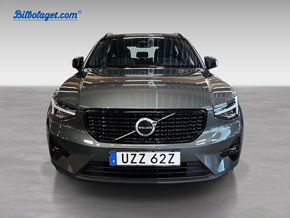 Volvo XC40 3 of 16