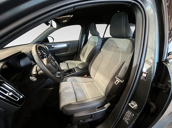 Volvo XC40 9 of 16