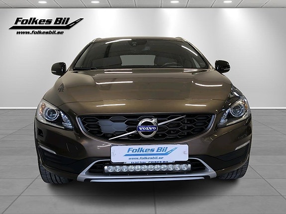Volvo V60 Cross Country 2 of 5