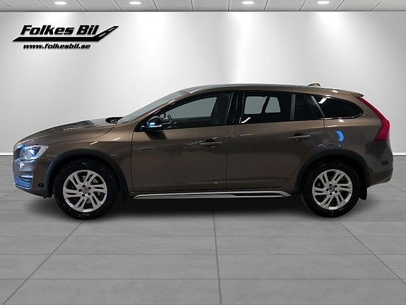Volvo V60 Cross Country 4 of 5