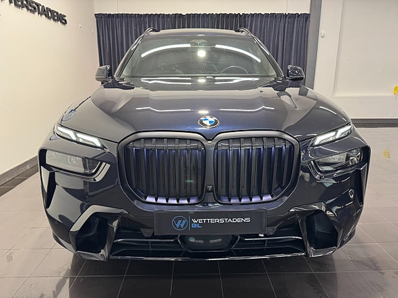 BMW X7 3 of 5