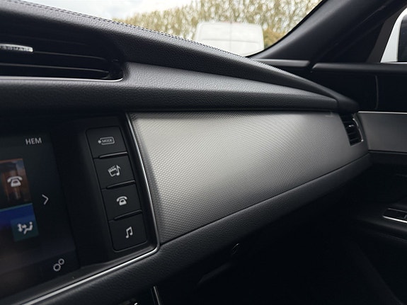 Jaguar XF 12 of 14