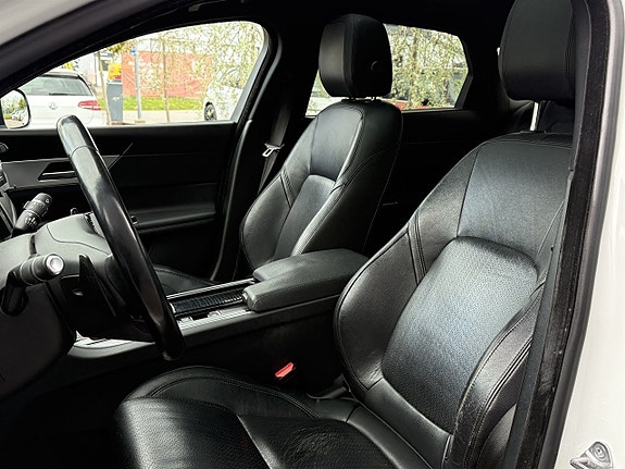 Jaguar XF 7 of 14