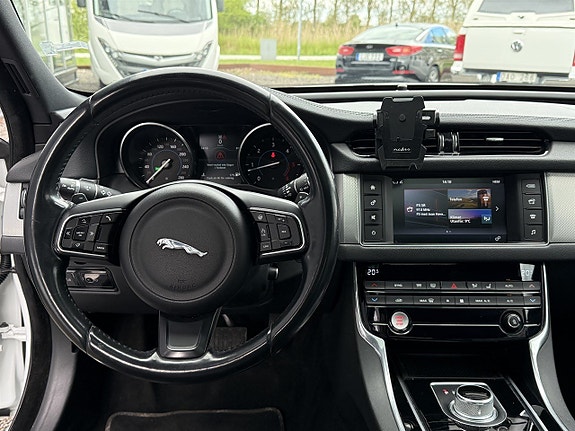 Jaguar XF 10 of 14