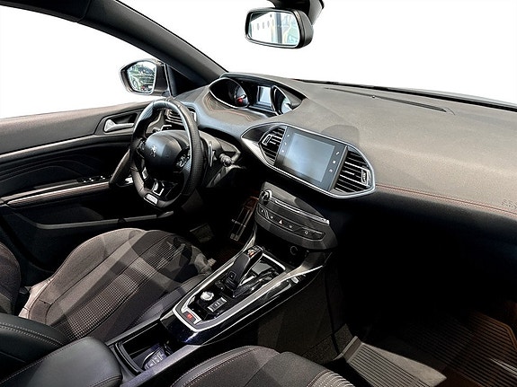 Peugeot 308 SW 9 of 17