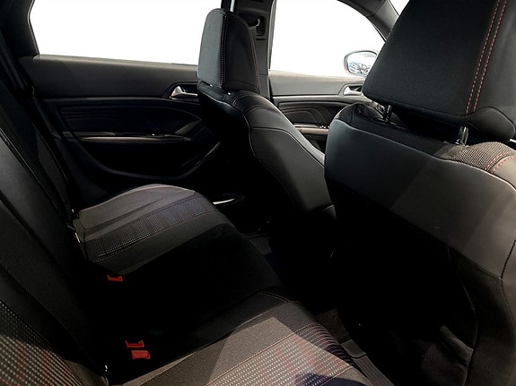 Peugeot 308 SW 8 of 17