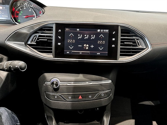 Peugeot 308 SW 12 of 17