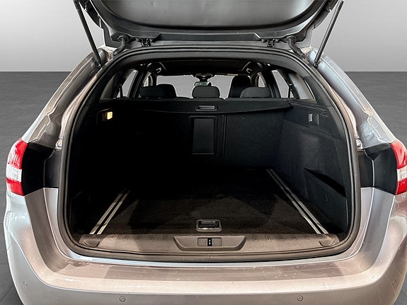 Peugeot 308 SW 16 of 17