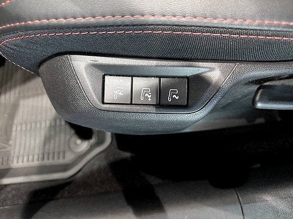 Peugeot 308 SW 13 of 17