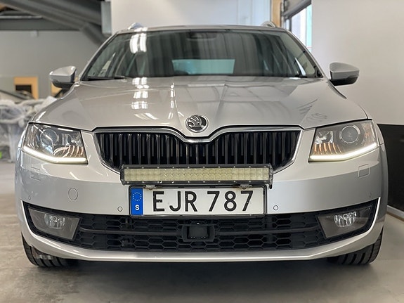 Skoda Octavia 2 of 5