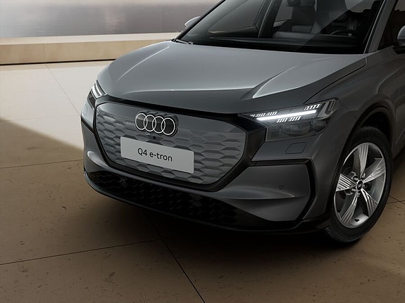 Audi Q4 e-tron 3 of 5