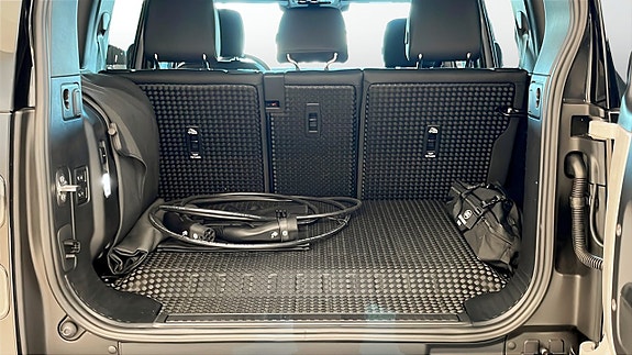 Land Rover Defender 90 10 of 13