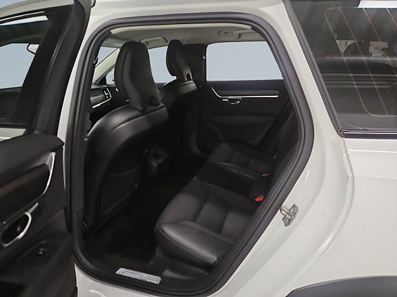 Volvo V90 Cross Country 13 of 19