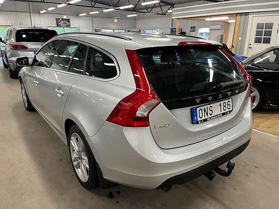 Volvo V60 4 of 5
