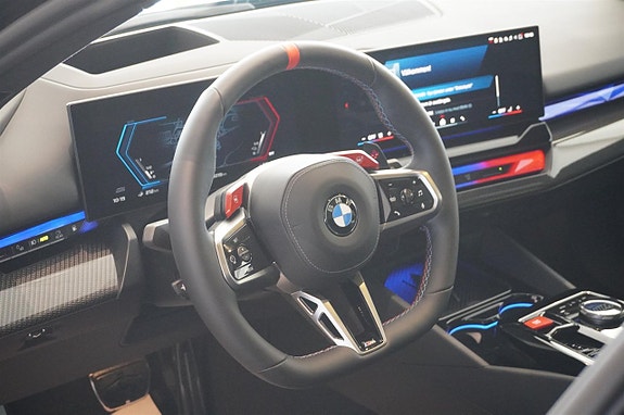 BMW M5 2 of 12