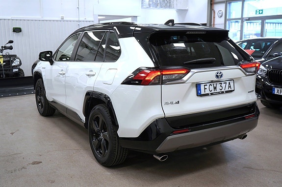 Toyota RAV4 3 of 27