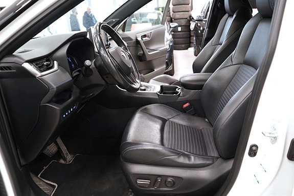 Toyota RAV4 15 of 27