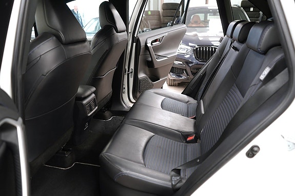 Toyota RAV4 13 of 27