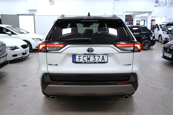 Toyota RAV4 4 of 27