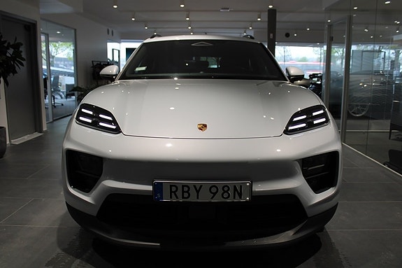 Porsche Macan 4 5 of 5