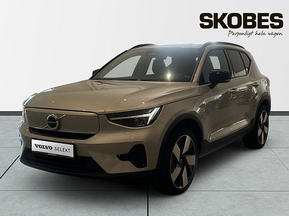Volvo XC40 3 of 5