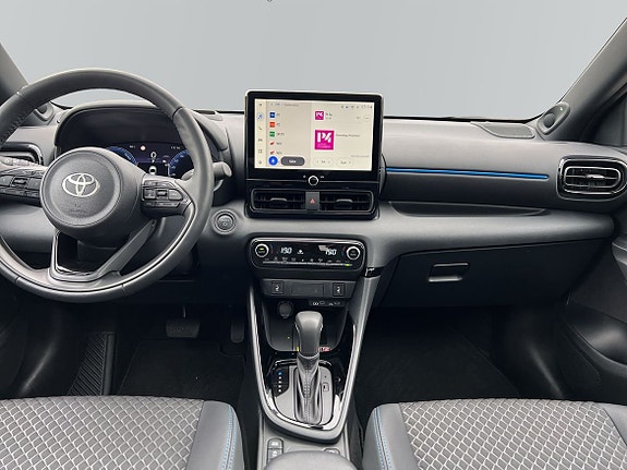 Toyota Yaris 8 of 12