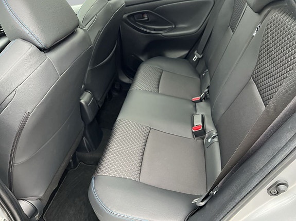Toyota Yaris 7 of 12
