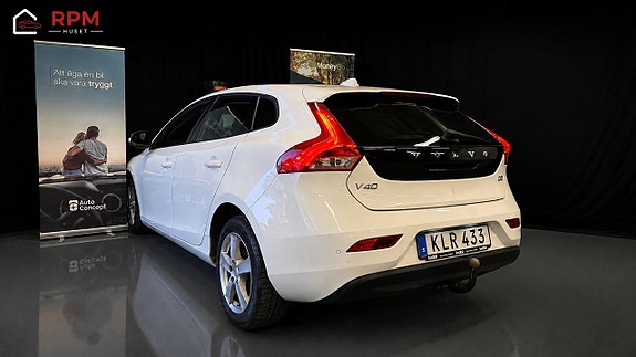 Volvo V40 4 of 5