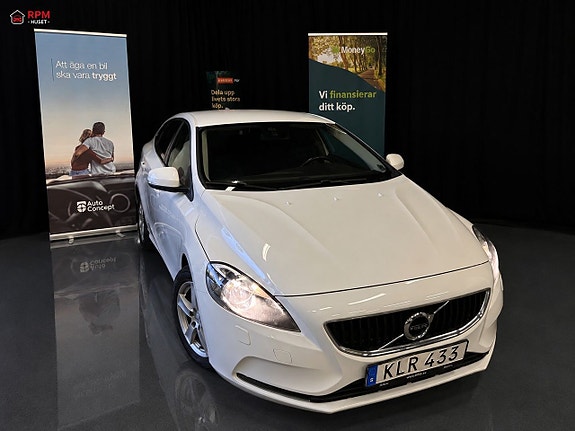 Volvo V40 2 of 5