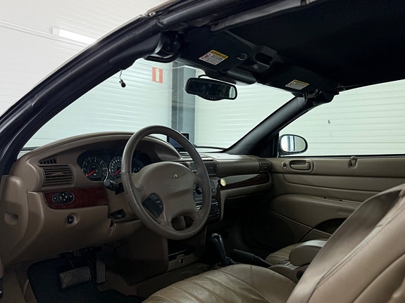 Chrysler Sebring 10 of 18