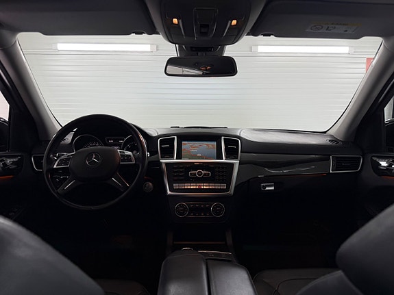 Mercedes-Benz GL350 17 of 26
