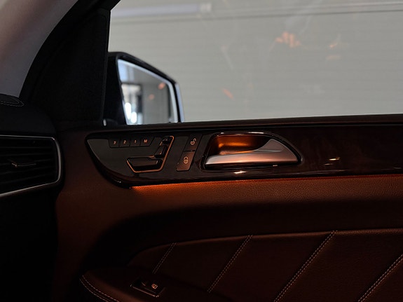 Mercedes-Benz GL350 24 of 26