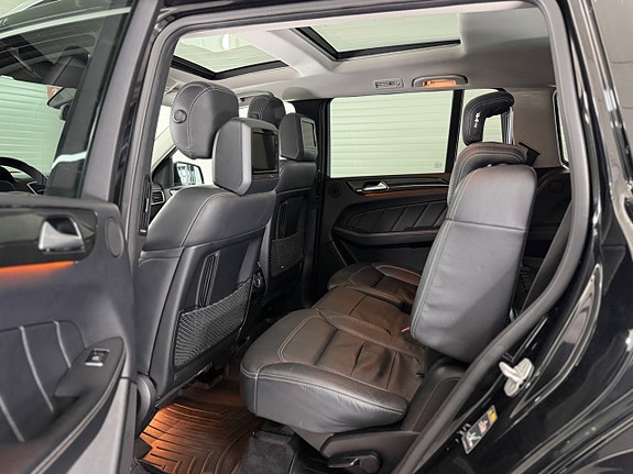 Mercedes-Benz GL350 11 of 26