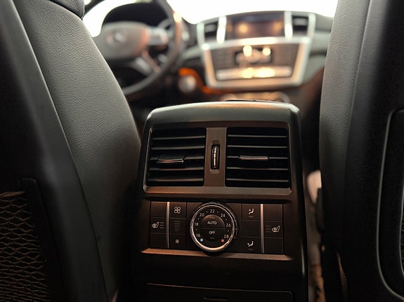 Mercedes-Benz GL350 25 of 26
