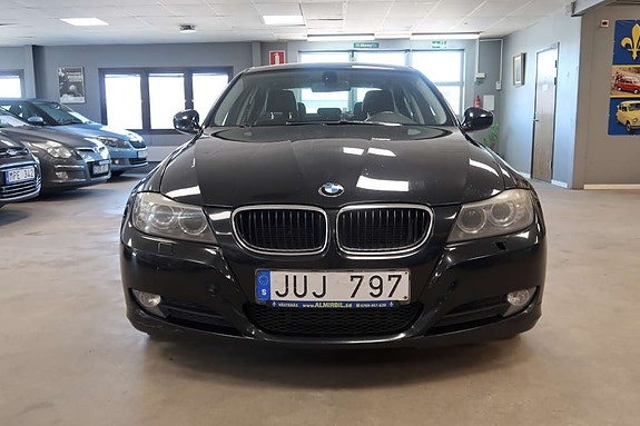 BMW 320d 2 of 13