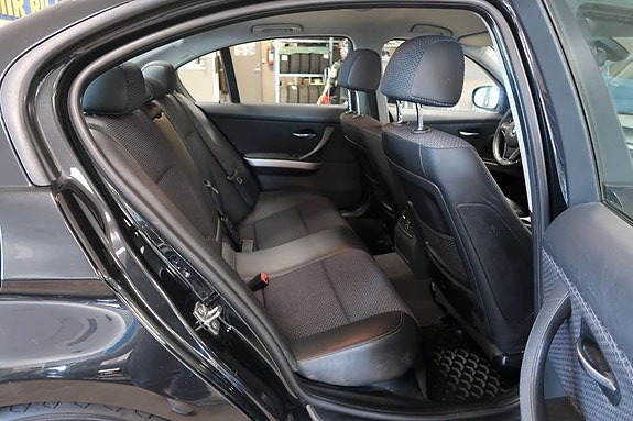 BMW 320d 8 of 13