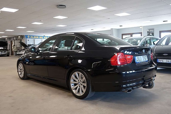 BMW 320d 4 of 13