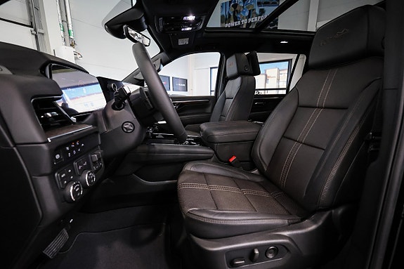 Chevrolet Suburban 27 of 30