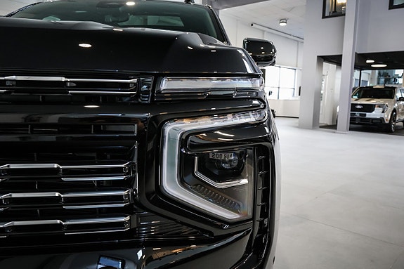 Chevrolet Suburban 8 of 30