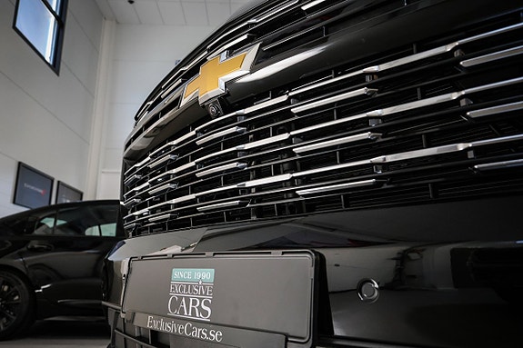 Chevrolet Suburban 7 of 30