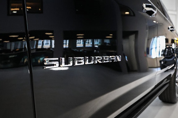 Chevrolet Suburban 10 of 30