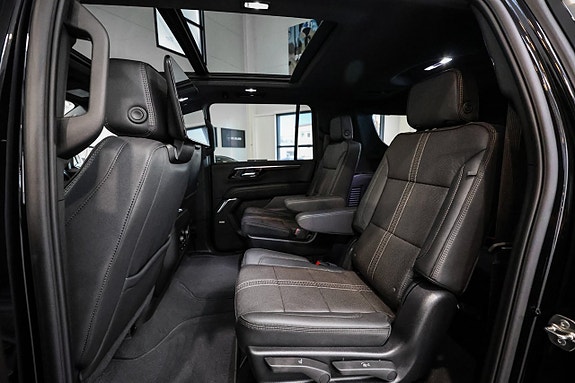 Chevrolet Suburban 22 of 30