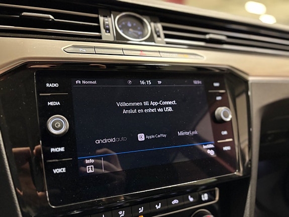 Volkswagen Passat 14 of 20