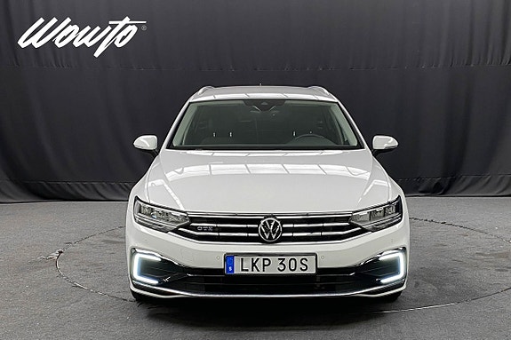 Volkswagen Passat 2 of 5