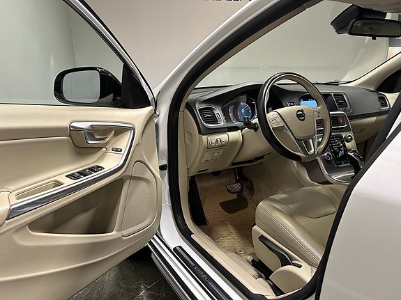 Volvo V60 Cross Country 13 of 25