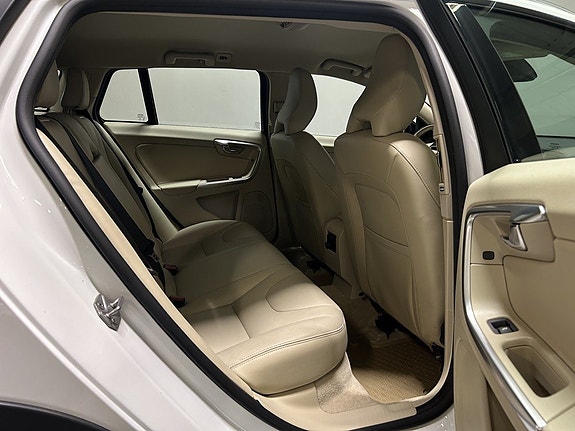 Volvo V60 Cross Country 16 of 25