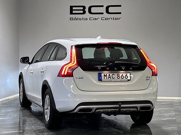 Volvo V60 Cross Country 6 of 25