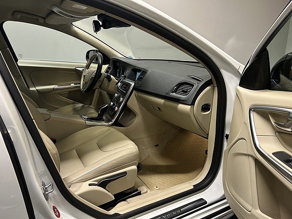 Volvo V60 Cross Country 15 of 25