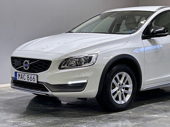 Volvo V60 Cross Country 3 of 5
