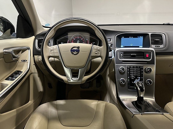 Volvo V60 Cross Country 12 of 25